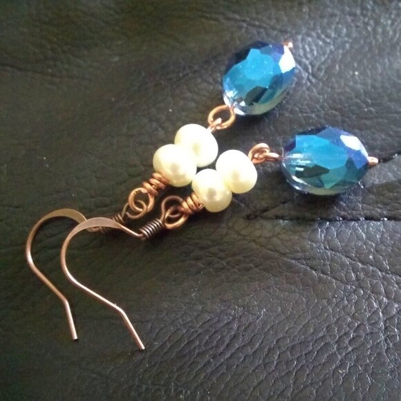 Vacation where are you??? Short Sparkling Crystal + Pearl Dangle Boho Earrings! - Picture 1 of 10